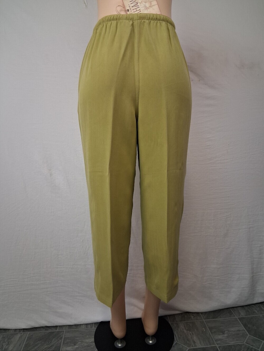 Tommy Bahama Olive Drawstring Cropped Capri Pants - Picture 11 of 17